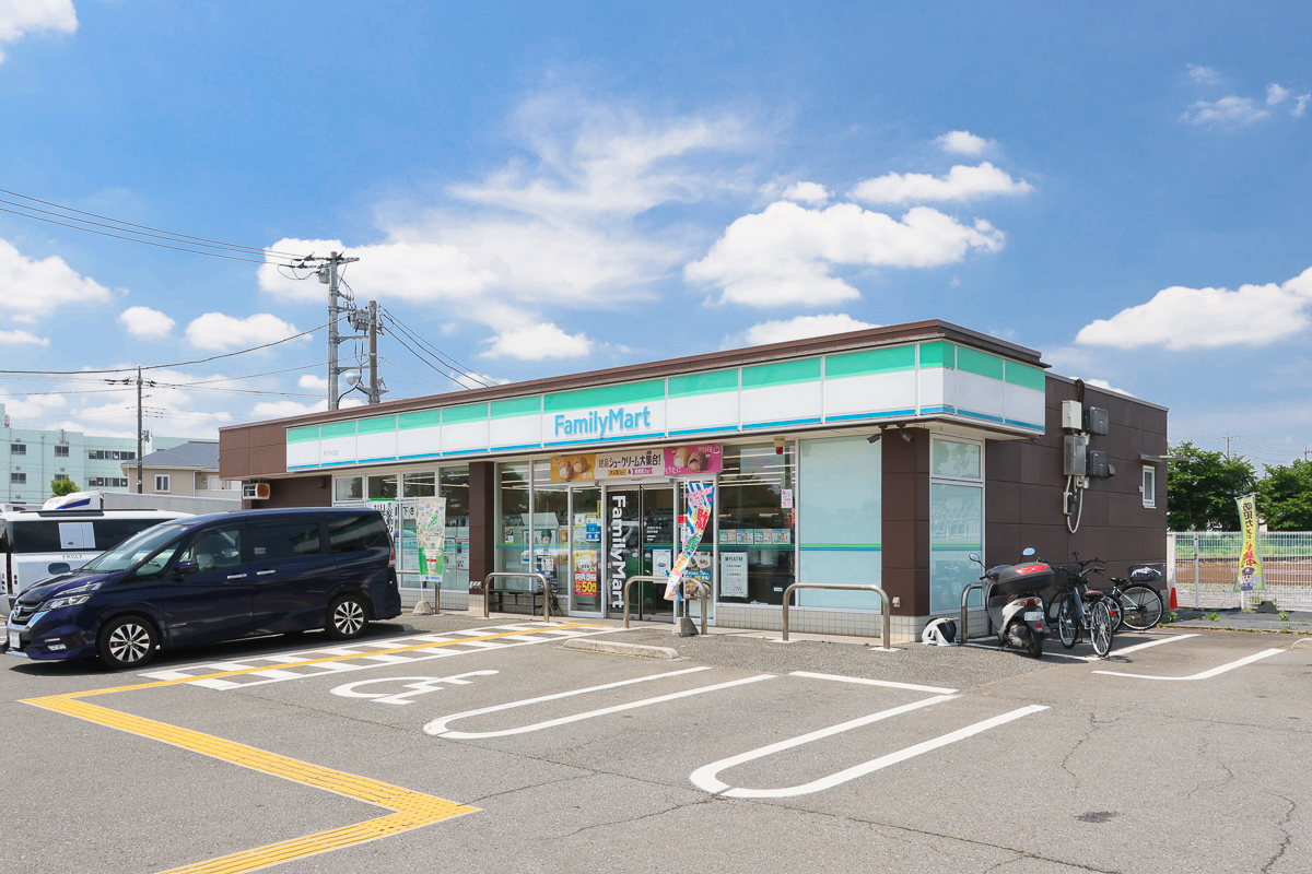ファミリーマート所沢牛沼店